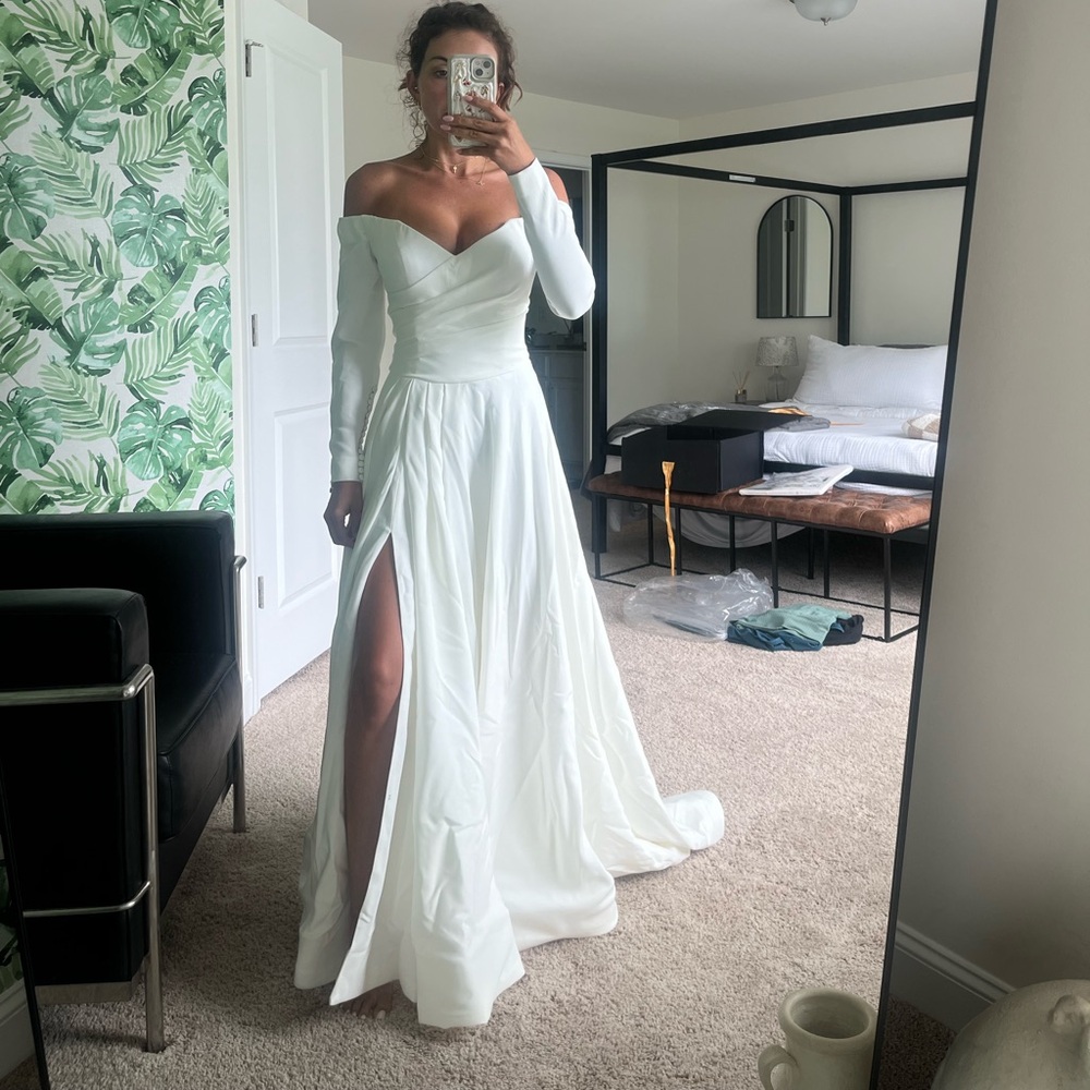 Never worn wedding dress